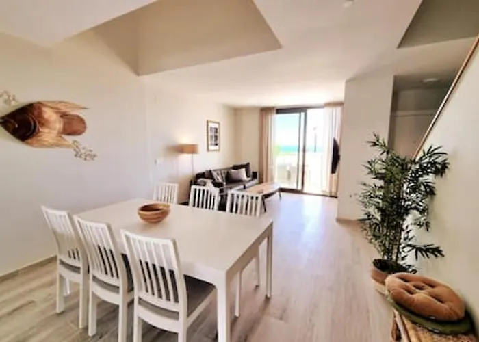 別荘 Modern Terrassed House Close