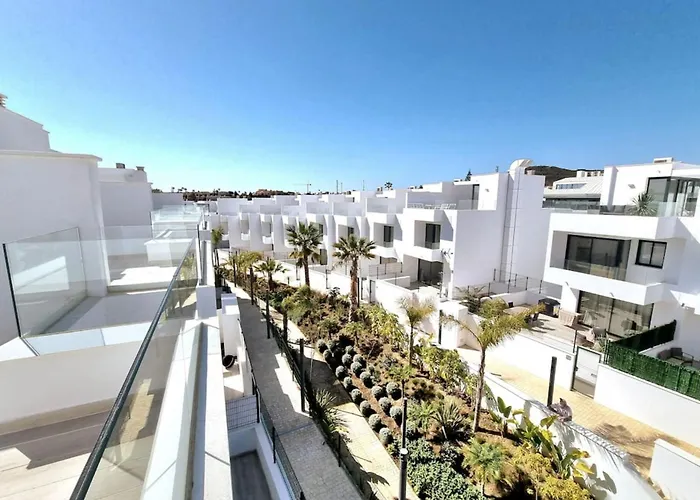 Modern Terrassed House Close 別荘