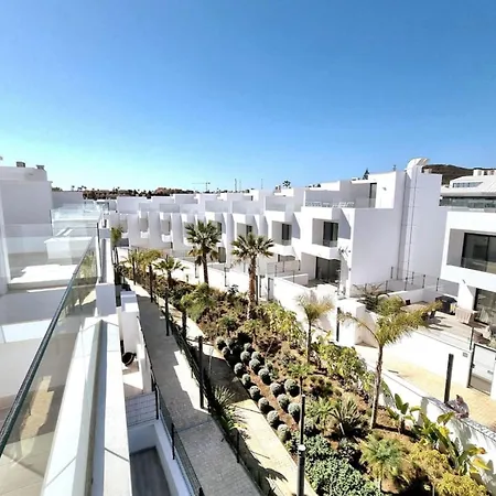 Modern Terrassed House Close Nyaraló