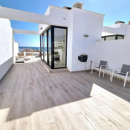 בית נופש Modern Terrassed House Close מאלגה